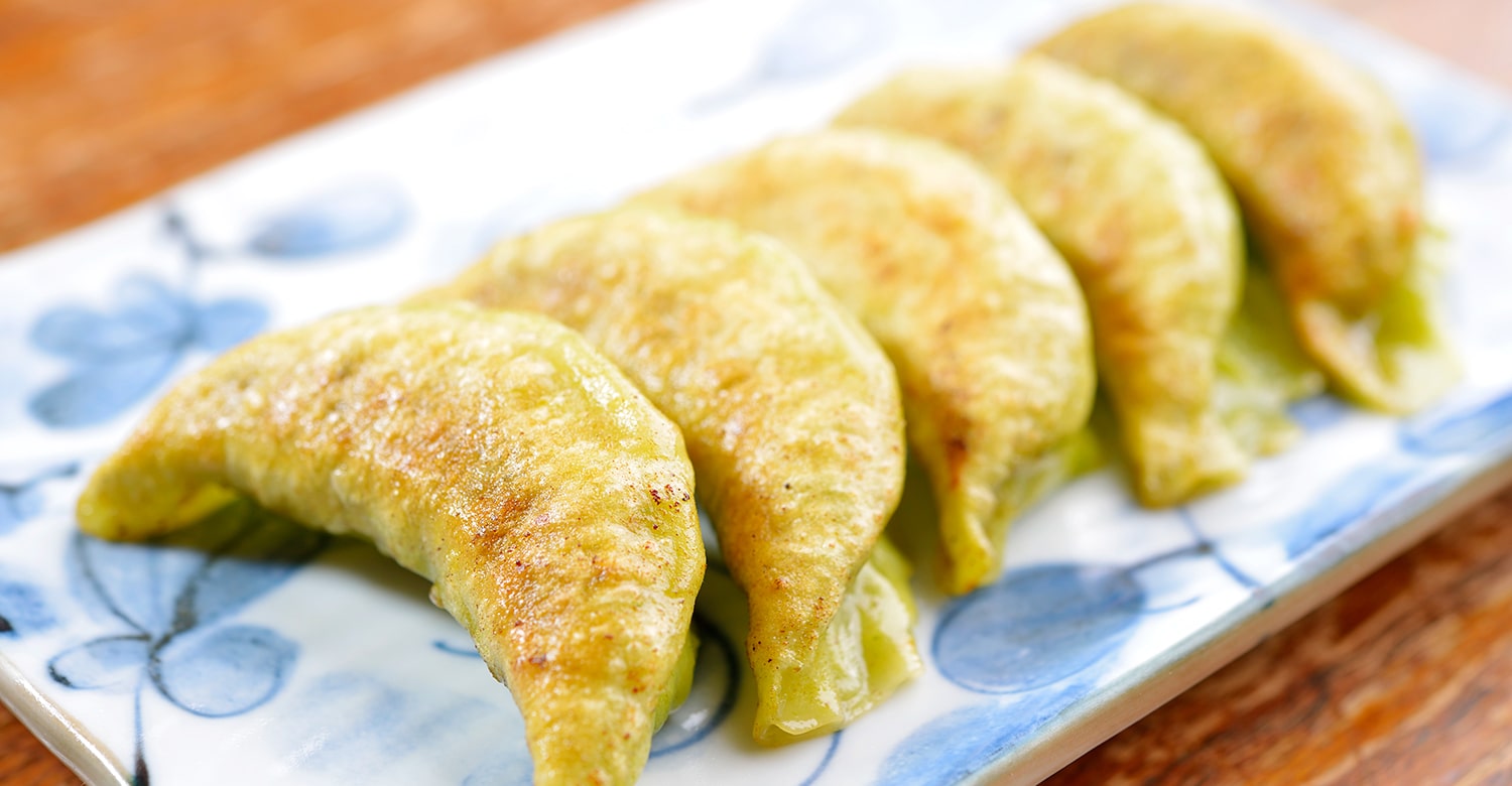焼・揚・蒸しなど、多彩な餃子メニューに舌鼓。